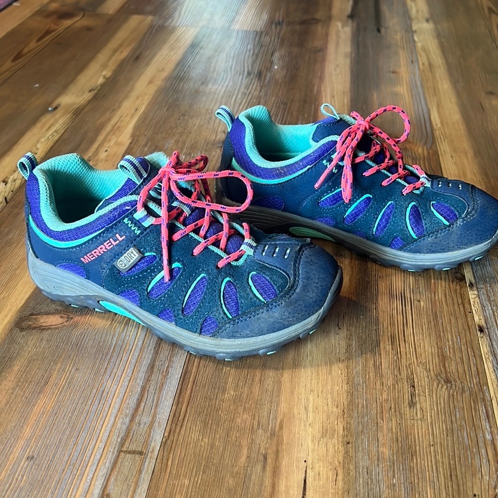 Kids Merrill Hiking Shoe size 13.